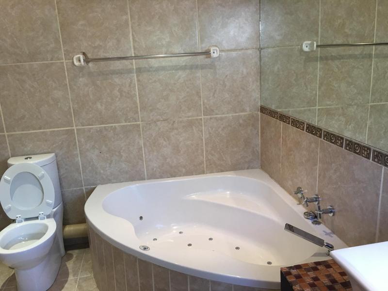 To Let 3 Bedroom Property for Rent in Uitzicht Western Cape